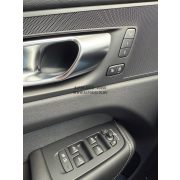XC60 B5 Összkerékhajtás Mild hybrid Benzinmotoros modellek Plus Dark