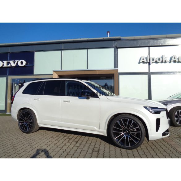 XC90 Black Edition T8 AWD Plug-in hybrid Elektromos/Benzines Ultra 7 Ülések