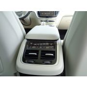 XC60 B5 AWD Mild hybrid Benzinmotoros modellek Ultra Dark