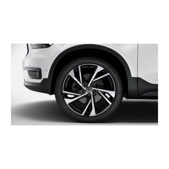 XC40 - 20" Double Spoke Matt Black Diamond Cut - komplett téli kerék szett - Nokian